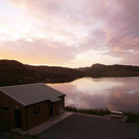 Otter Bunkhouse Hostel Cairisiadar Exterior photo